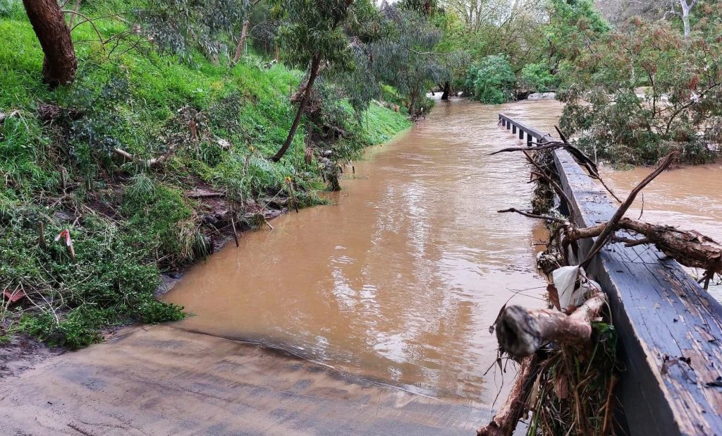 Floods almost up to JS Bridge over rehab areas 151022 Copy
